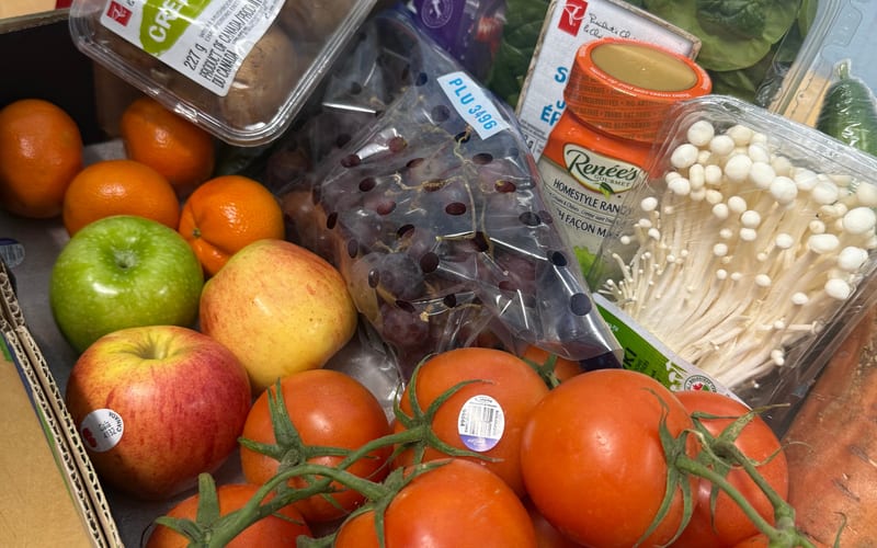 Volunteers at Nourishing Neighborhoods food bank